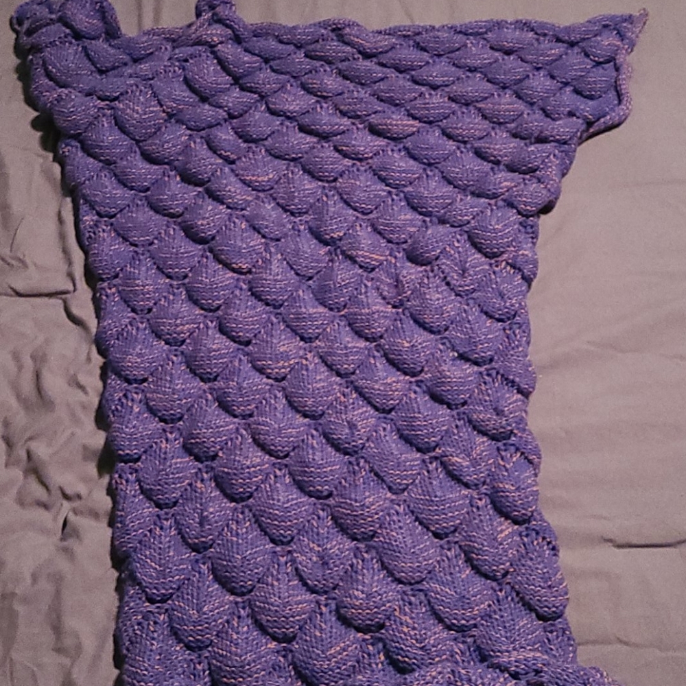 Mermaid Tail Blanket - Picture 3 of 3